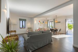 Posezení v ubytování Casas rurales "Las Mellizas" Piscina privada - Caminito del Rey