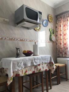 Televízia a/alebo spoločenská miestnosť v ubytovaní Apartamento vacacional en el centro de Tarifa