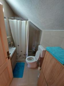 Ванна кімната в Mery Ada House