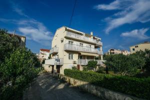 Gallery image of Apartments and rooms Ivan - great location in Novalja