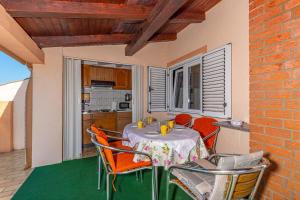 Kuchyň nebo kuchyňský kout v ubytování Apartments in Dramalj 41601 + 9 fotografií