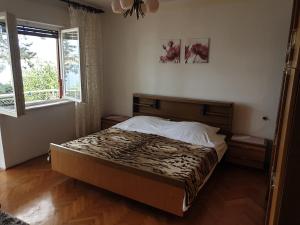 Posteľ alebo postele v izbe v ubytovaní Apartment in Jadranovo 41613