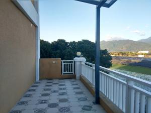 a balcony with a view of a river and mountains at 晴川樹 in Taitung City