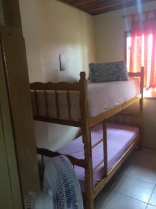 Двухъярусная кровать или двухъярусные кровати в номере Casa Família Sander