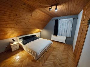 Postel nebo postele na pokoji v ubytování Aranykagyló Nyaralóház