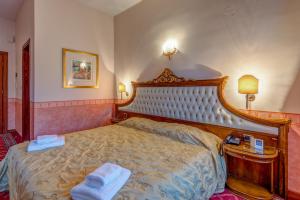 Postel nebo postele na pokoji v ubytování Alexios Luxury Hotel