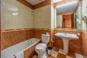 Koupelna v ubytování Alexios Luxury Hotel
