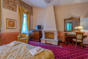 Postel nebo postele na pokoji v ubytování Alexios Luxury Hotel