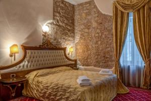 Postel nebo postele na pokoji v ubytování Alexios Luxury Hotel