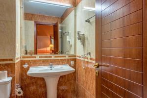 Koupelna v ubytování Alexios Luxury Hotel + 24 fotografií