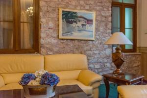 Posezení v ubytování Alexios Luxury Hotel