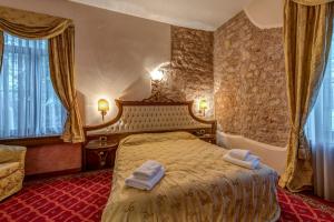 Postel nebo postele na pokoji v ubytování Alexios Luxury Hotel