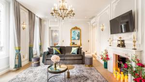 Photo de la galerie de l'établissement Luxury and spacious 5 bedroom 4 bathroom - Notre Dame, à Paris