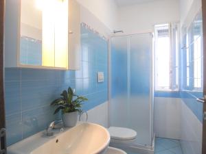 a bathroom with a toilet and a sink and a shower at Appartamenti Le vie di Omero in Torre dell'Orso