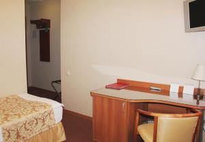 TV a/nebo společenská místnost v ubytování Empire Hotel