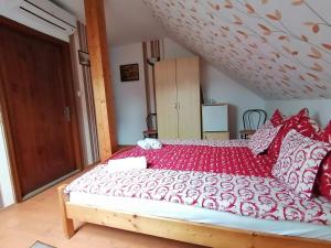 Кровать или кровати в номере Joós Apartman