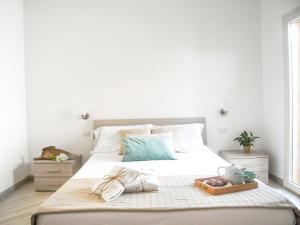 A bed or beds in a room at Appartamenti Via Corfù - Le vie di Omero
