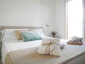 A bed or beds in a room at Appartamenti Via Corfù - Le vie di Omero