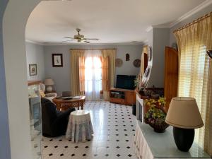 a living room with a couch and a table at VERDEPLAYA in Matalascañas