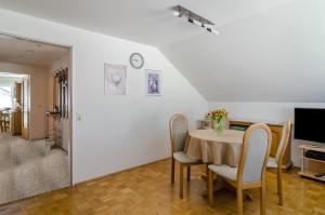 a dining room with a table and chairs and a tv at Ferienwohnung Roth in Überlingen