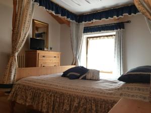 a bedroom with a large bed with a window at Santorsola Relax Hotel in Sant’Orsola