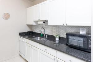 Historic HP 2BR with Fast Transit to UChicago & DT by Zencity