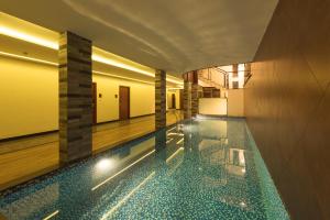 Bazén v ubytování Trivers Resort Munnar nebo v jeho okolí