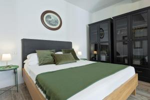 Posteľ alebo postele v izbe v ubytovaní Via Avelli, 4 - Florence Charming Apartments - Delightful and bright 3rd-floor apartment without elevator, overlooking one of Florence's most beautiful squares, Exceptionally located for exploring the city