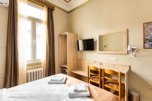 Posteľ alebo postele v izbe v ubytovaní Nea Metropolis