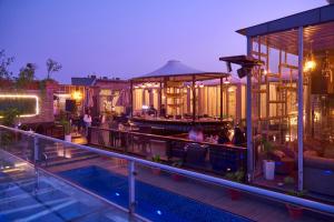 Bazén v ubytování The P L Palace Agra nebo v jeho okolí