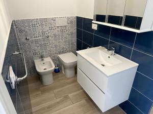 A bathroom at Viva Vista Mare Bilo Secondo Piano Vista Még 11 kép