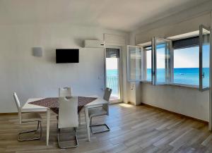 A television and/or entertainment centre at Viva Vista Mare Bilo Secondo Piano Vista