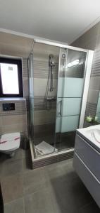 Ένα μπάνιο στο Motel Didona B +43 φωτογραφίες