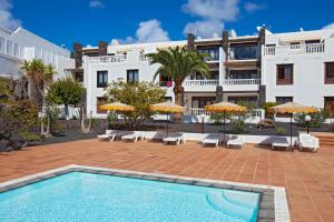 Basen w obiekcie Apartment Caleton Blanco, central Puerto del Carmen lub w pobliżu