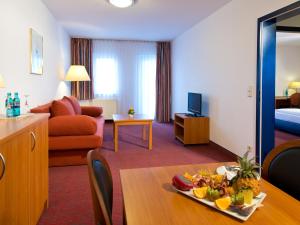 TV a/nebo společenská místnost v ubytování ACHAT Hotel Darmstadt Griesheim