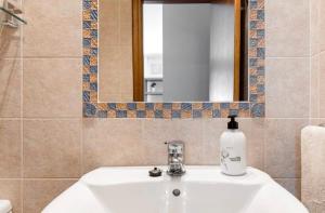 Koupelna v ubytování Apartamentos La Llum + 37 fotografií