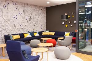 Posezení v ubytování Holiday Inn Express Munich - Olympiapark by IHG