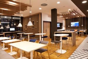 Posezení v ubytování Holiday Inn Express Munich - Olympiapark by IHG