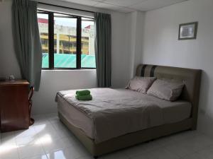Ліжко або ліжка в номері Pangkor Coralbay Resort 201 apartment