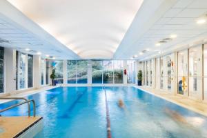 a large swimming pool in a hotel room at Holiday Inn Hemel Hempstead M1, Jct. 8, an IHG Hotel in Hemel Hempstead