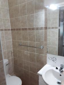 a bathroom with a toilet and a sink at Margate, Granada 102 in Margate +13 photos