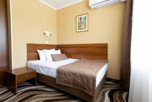 En eller flere senge i et værelse på Hotel Moskva