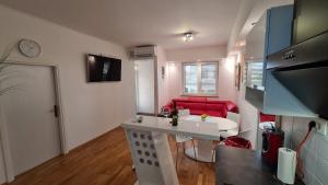 Afbeelding uit fotogalerij van D&D Izola apartments in Izola