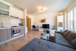 Kuchyňa alebo kuchynka v ubytovaní SUPER PetrovA Apartment
