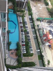 A view of the pool at Supalai Rama9 Monthly or nearby