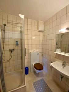 A bathroom at Hotel Attaché