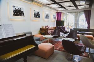TV a/nebo společenská místnost v ubytování Sud Hôtel Restaurant
