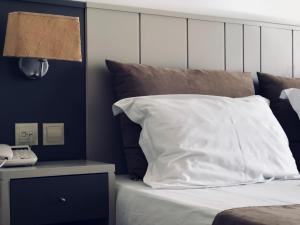 Postel nebo postele na pokoji v ubytování Mirini Hotel