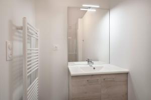 Koupelna v ubytování Face à la mer, bel appartement pour 8 + 15 fotografií