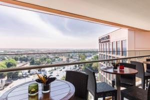 Rõdu või terrass majutusasutuses Radisson Collection Hotel Bamako
